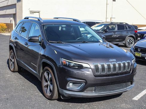 Used 2019 Jeep Cherokee Limited image 3