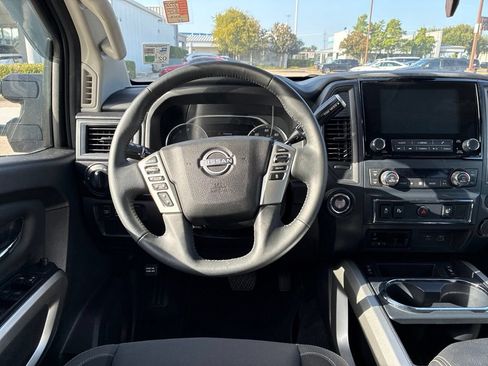 Used 2024 Nissan Titan SV w/ SV Convenience Package RWD image 22