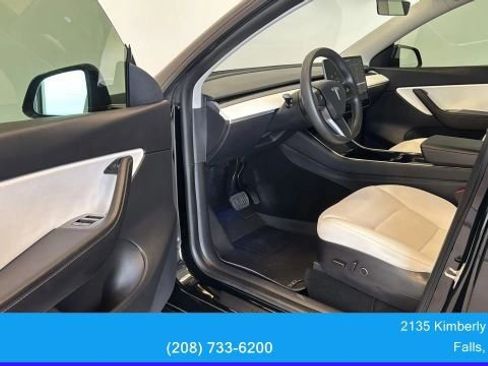 Used 2021 Tesla Model Y Long Range AWD/4WD image 24