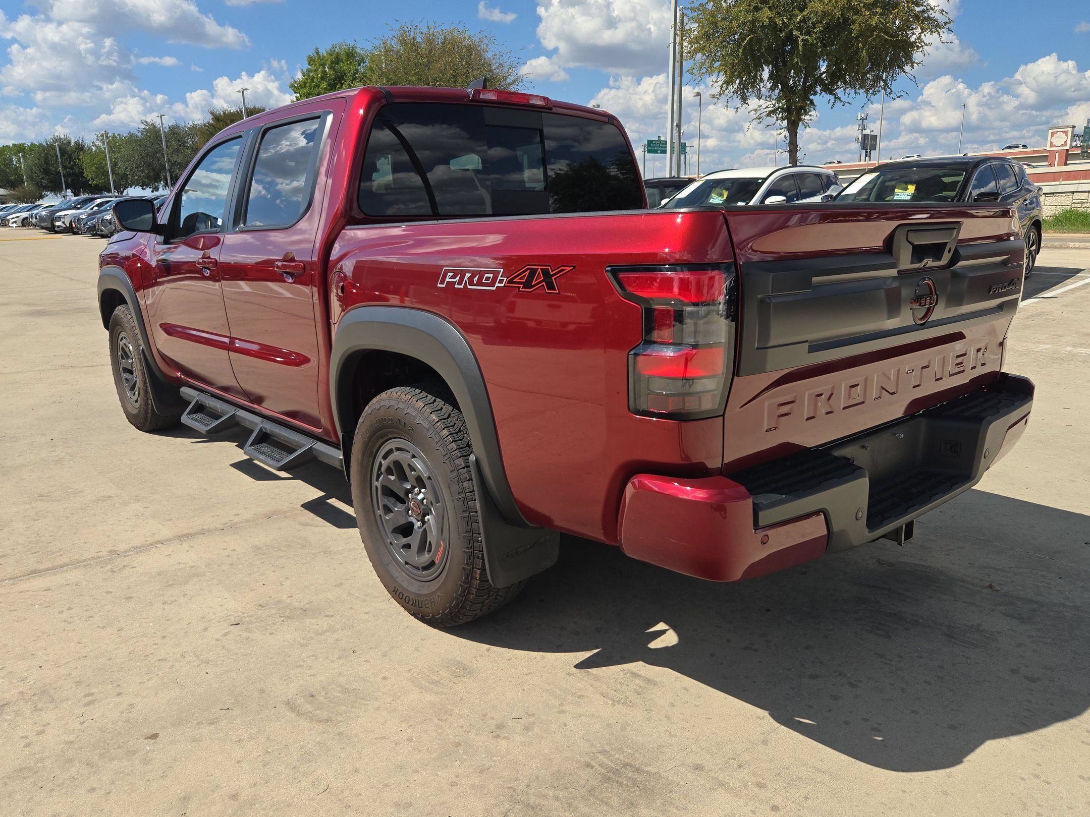 Used 2025 Nissan Frontier PRO-4X w/ Tow Package AWD/4WD image 5