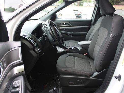 Used 2019 Ford Explorer XLT w/ Equipment Group 201A FWD image 11