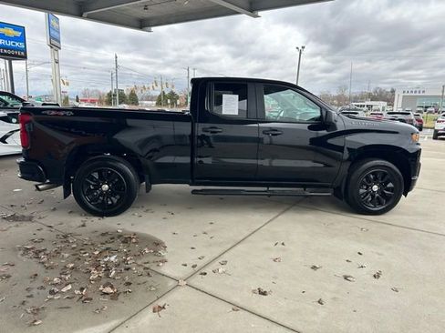 Used 2020 Chevrolet Silverado 1500 Custom w/ Custom Value Package image 4