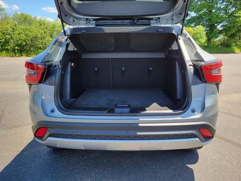 Used 2025 Chevrolet Trax LT w/ LT Convenience Package FWD image 24