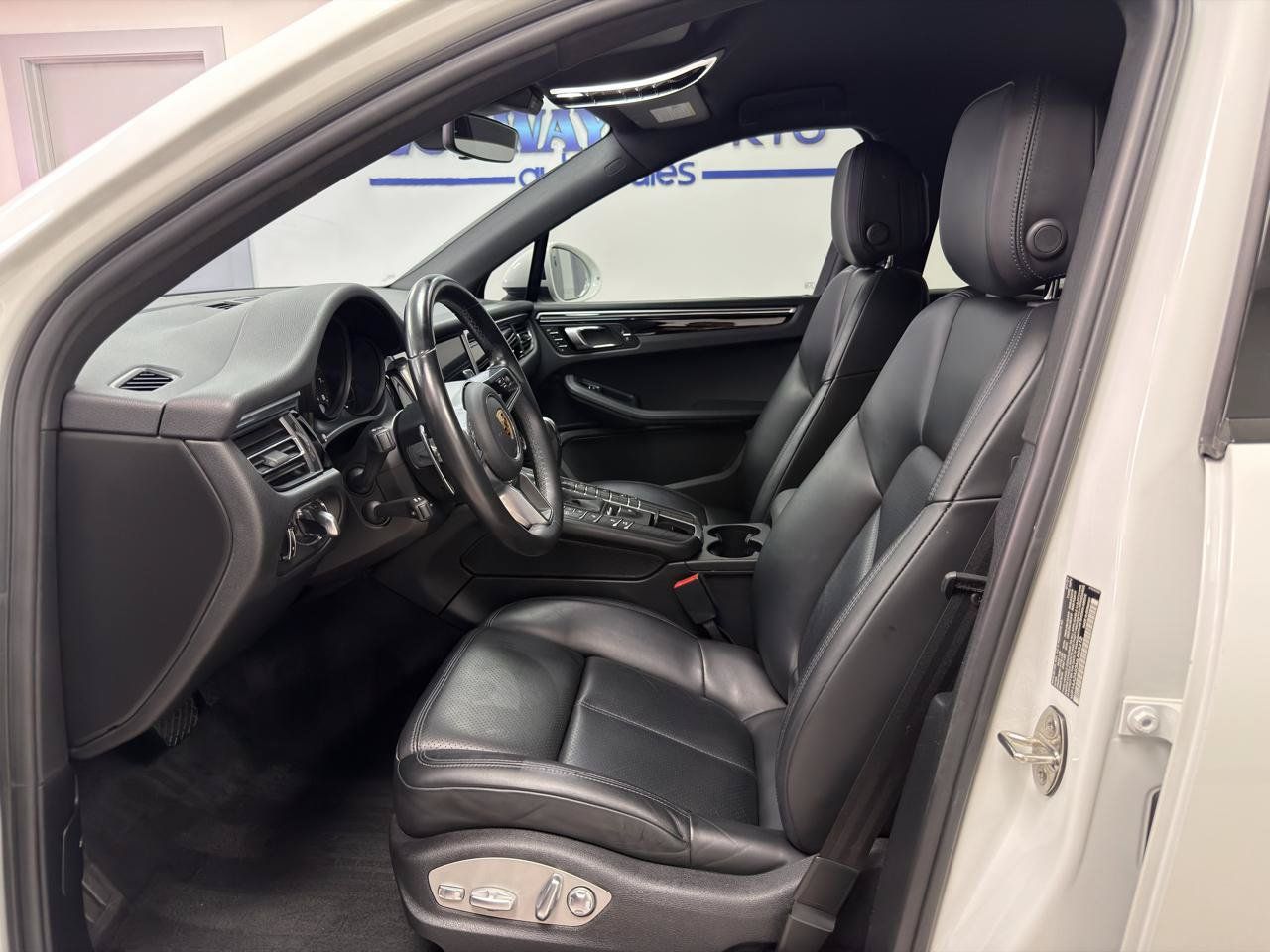 Used 2021 Porsche Macan AWD/4WD image 9