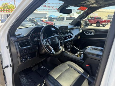 Used 2021 Chevrolet Tahoe Z71 w/ Luxury Package AWD/4WD image 3