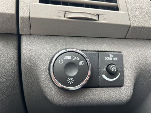 Used 2010 Chevrolet Traverse LT image 15