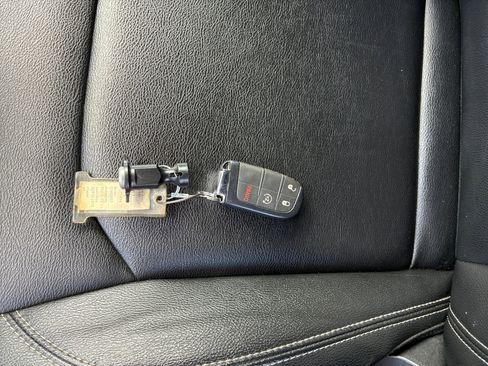 Used 2025 Jeep Compass Limited image 21