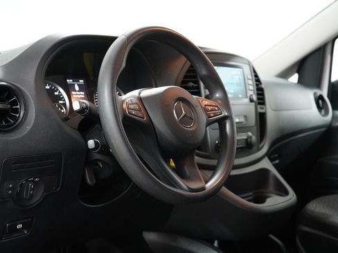 Used 2023 Mercedes-Benz Metris image 12