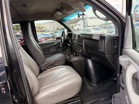 Used 2010 GMC Savana 1500 LS RWD image 46