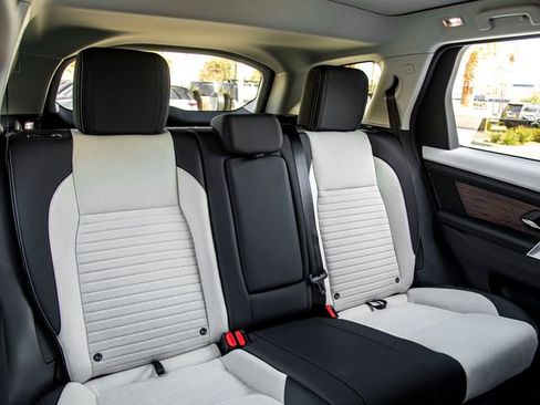 Used 2024 Land Rover Discovery Sport S image 27