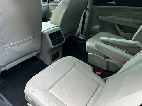 Used 2023 Volkswagen Atlas SEL AWD/4WD image 12