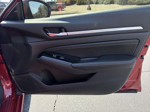 Used 2023 Nissan Altima 2.5 SV w/ SV Premium Package image 14