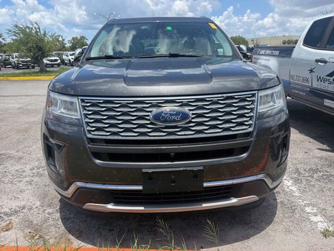 Used 2018 Ford Explorer Platinum AWD/4WD image 2