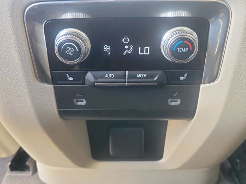 Used 2023 GMC Yukon XL Denali image 12