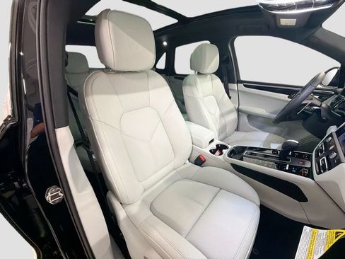 New 2026 Porsche Macan AWD/4WD image 30
