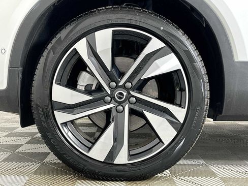 Used 2025 Volvo XC40 B5 Plus w/ Climate Package image 30