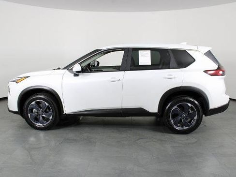 Certified 2025 Nissan Rogue SV image 8