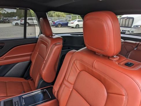 Used 2025 Lincoln Aviator Reserve w/ Luxury Package AWD/4WD image 21