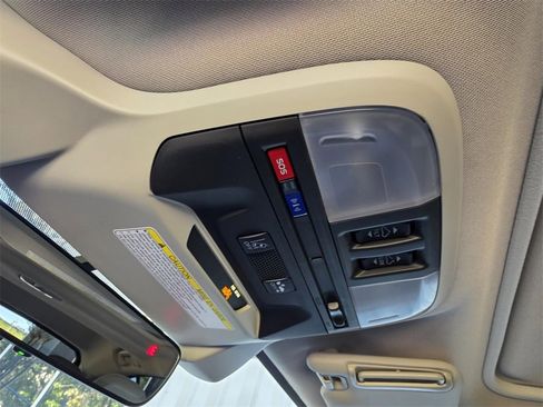 Used 2023 Subaru Crosstrek 2.5i Limited w/ Moonroof Package image 31