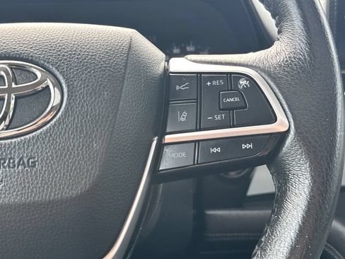 Used 2025 Toyota Sienna XLE w/ XLE Plus Package AWD/4WD image 24