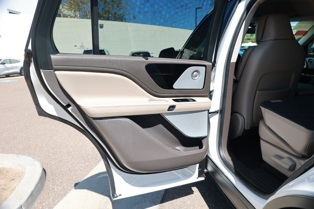 Used 2024 Lincoln Aviator Reserve w/ Equipment Group 201A AWD/4WD image 39