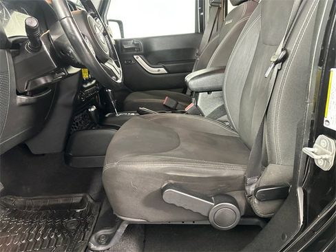 Certified 2018 Jeep Wrangler Unlimited Sahara w/ Connectivity Group image 18