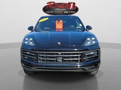Used 2024 Porsche Cayenne Base image 2
