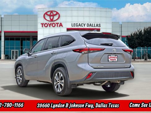 Used 2026 Toyota Highlander XLE AWD/4WD image 8