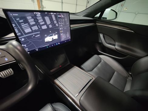 Used 2022 Tesla Model S image 32