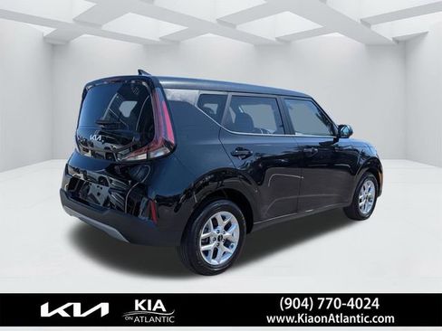 Used 2025 Kia Soul LX w/ LX Technology Package image 3