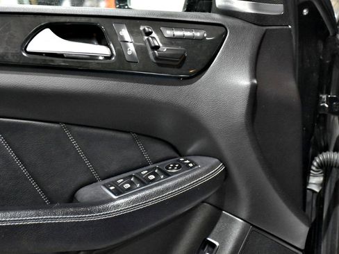 Used 2016 Mercedes-Benz GL 450 4MATIC image 32