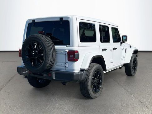 Used 2025 Jeep Wrangler Unlimited Sahara w/ Safety Group image 7