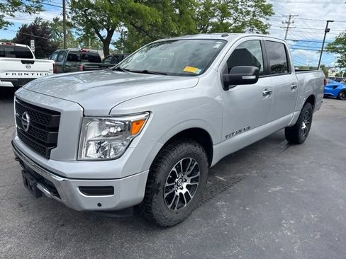 Used 2020 Nissan Titan SV w/ SV Convenience Package AWD/4WD image 2