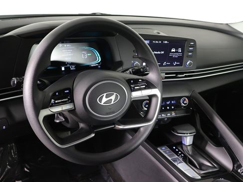 Used 2025 Hyundai Elantra Blue image 23