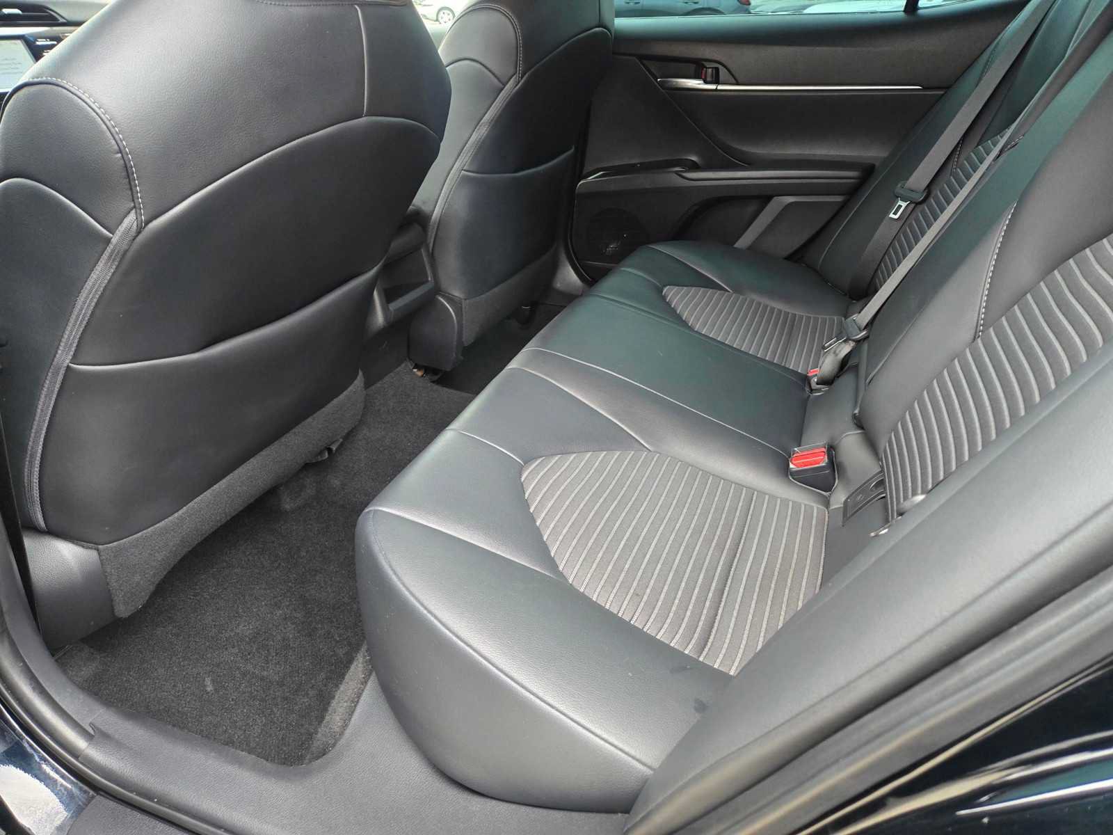 Used 2020 Toyota Camry SE FWD image 15