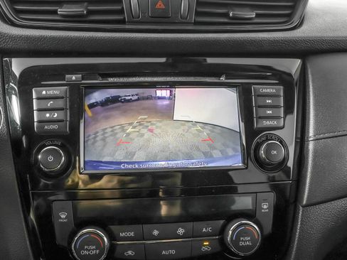 Used 2019 Nissan Rogue SV image 8