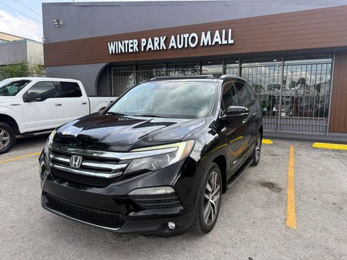 Used 2017 Honda Pilot Touring image 1