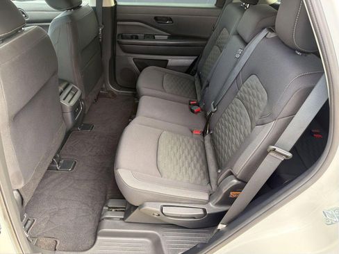 Used 2024 Nissan Pathfinder S image 15