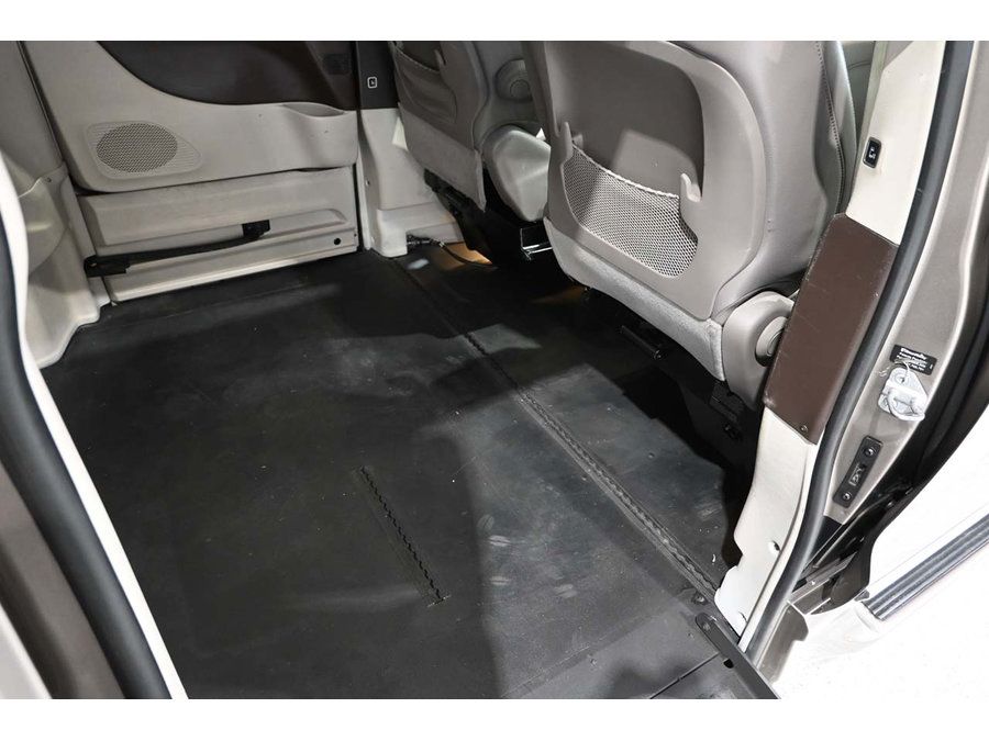 Used 2017 Chrysler Pacifica Touring-L FWD image 19