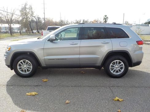 Used 2020 Jeep Grand Cherokee Laredo image 8