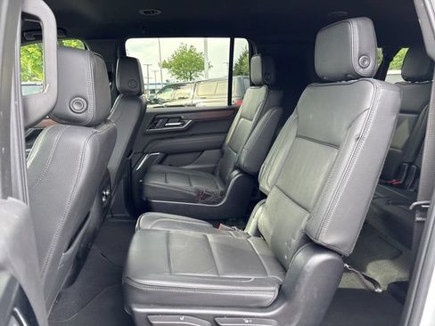Used 2025 GMC Yukon XL Denali AWD/4WD image 13