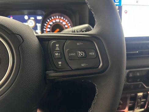 Used 2025 Jeep Gladiator Sport AWD/4WD image 10