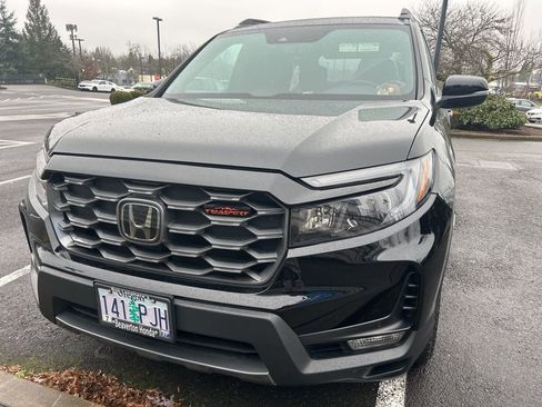 Used 2023 Honda Passport TrailSport image 2