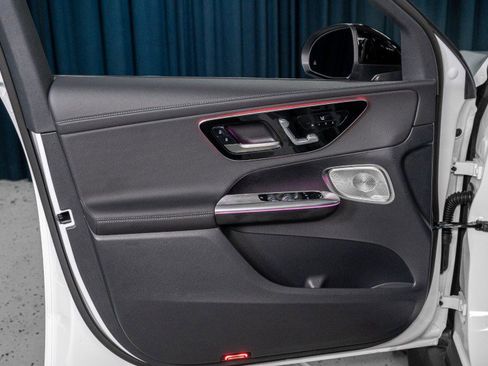 New 2025 Mercedes-Benz GLC 350e 4MATIC image 12