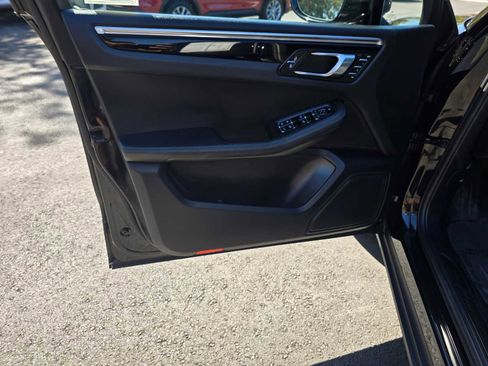 Used 2024 Porsche Macan image 47