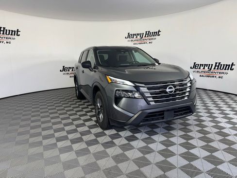 Used 2024 Nissan Rogue S image 7