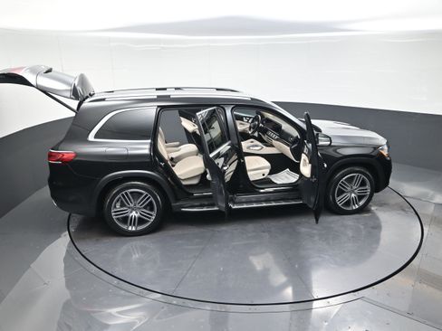 Used 2021 Mercedes-Benz GLS 450 4MATIC image 14