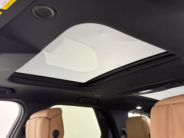 New 2026 Land Rover Discovery Limited Edition AWD/4WD image 25