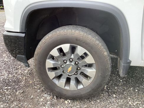 Used 2024 Chevrolet Silverado 2500 Custom w/ Custom Value Package AWD/4WD image 9