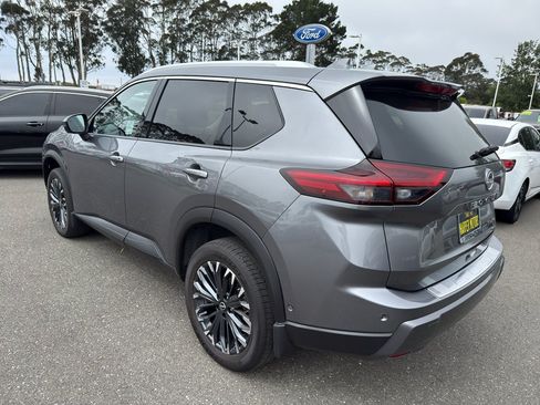 Used 2025 Nissan Rogue SL w/ Tech Package AWD/4WD image 3